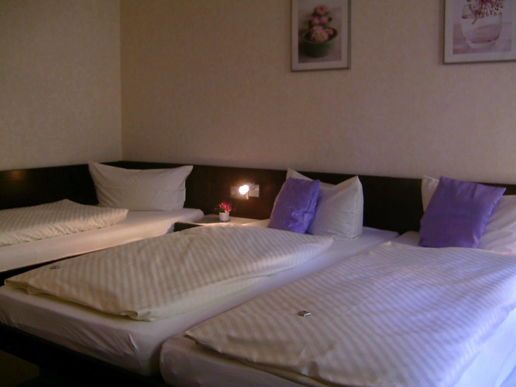 Hotel Wilder Mann Feuchtwangen Ngoại thất bức ảnh